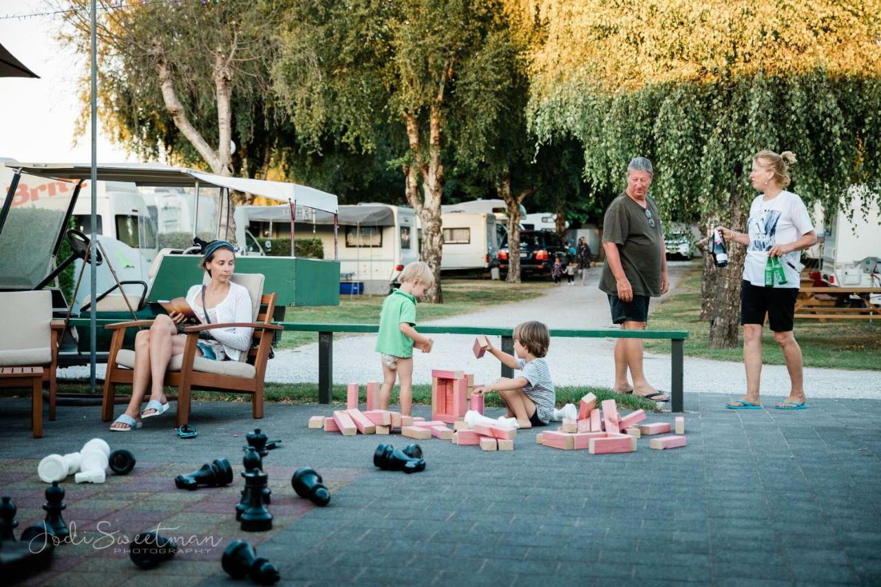 Taupo Top 10 Holiday Park Exterior foto